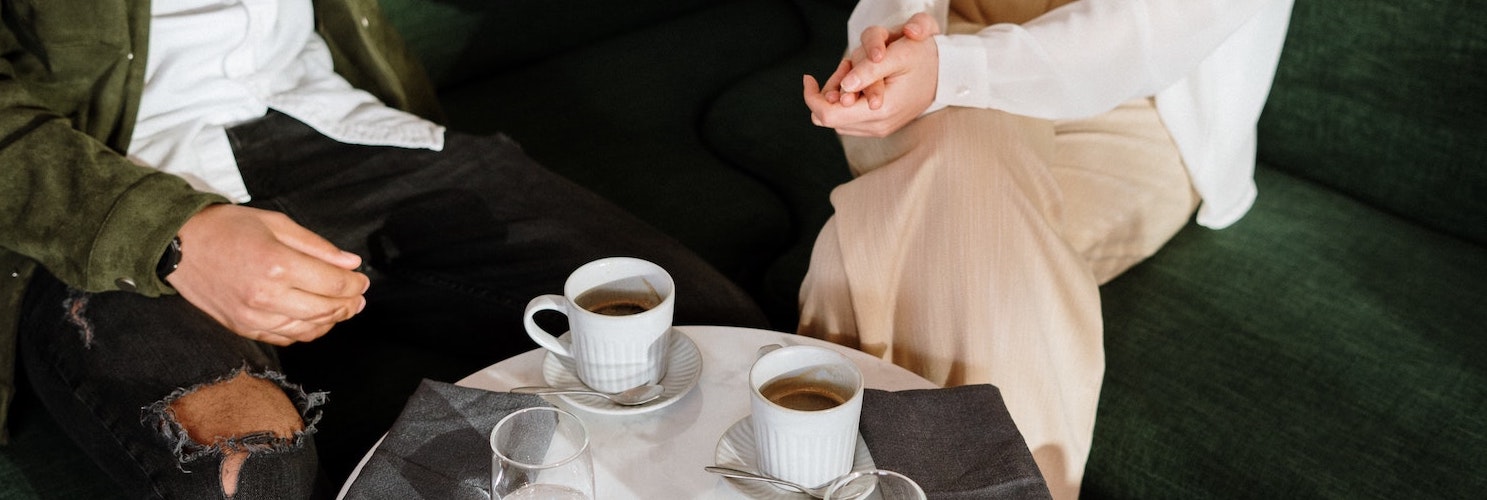 mama herdenken omringen